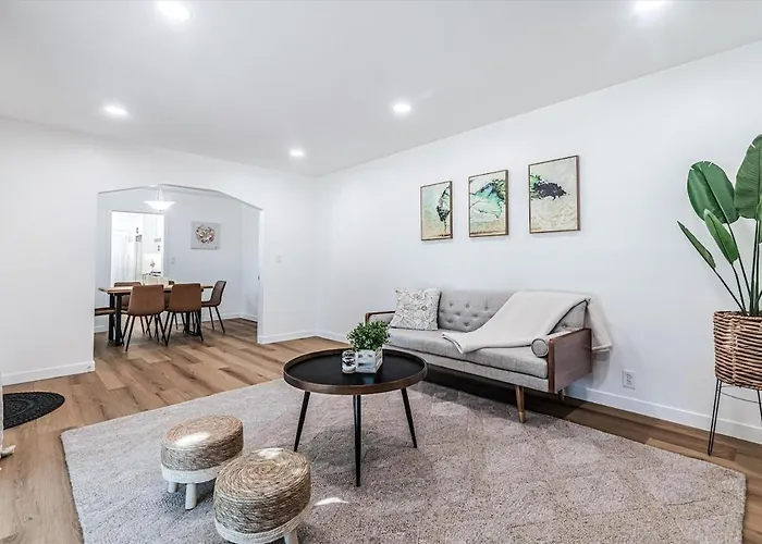 Modern Cozy House With Mini Golf Near Santa Clara